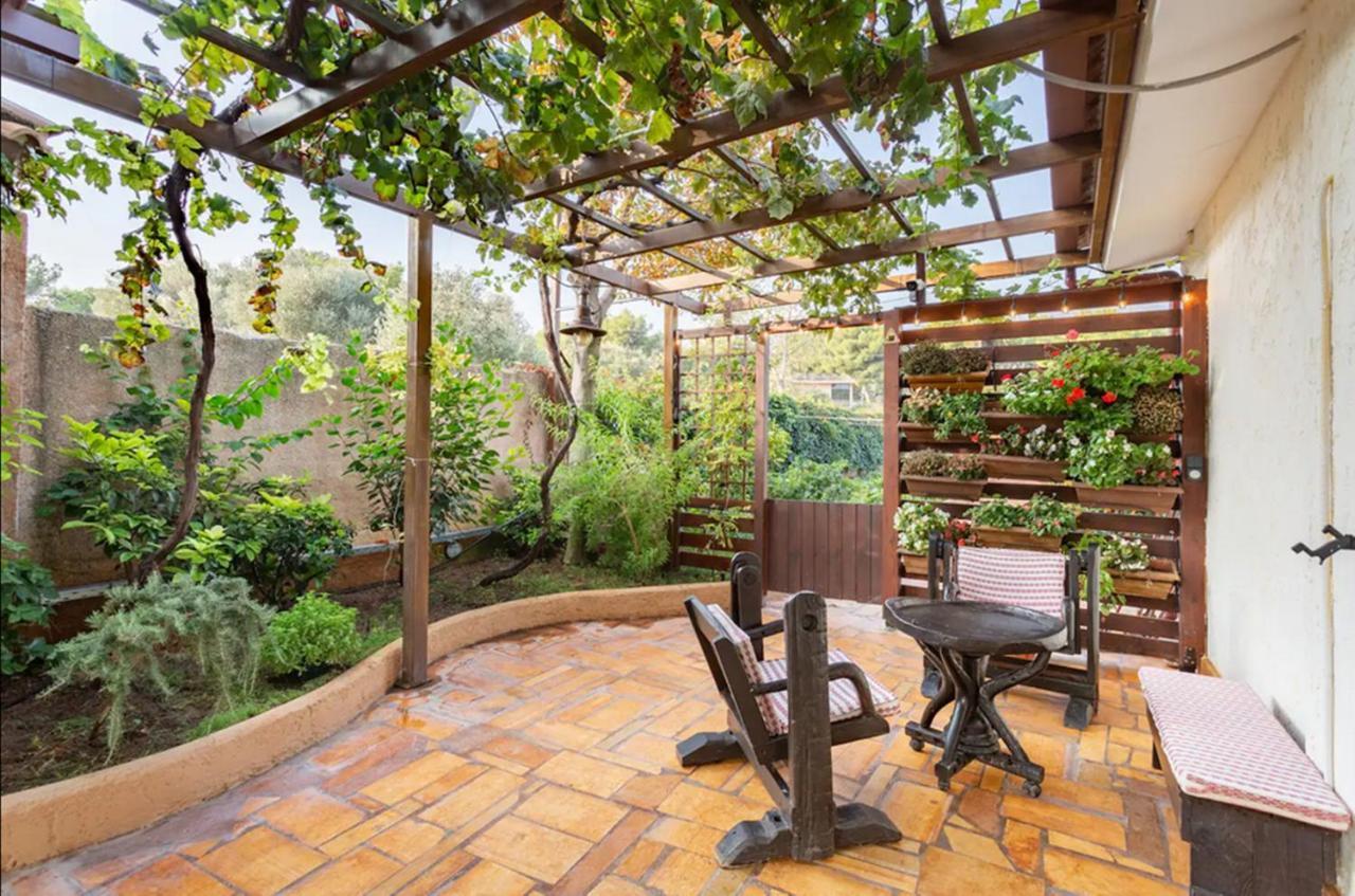Turdus Merula Retreat Nea Makri Exterior photo